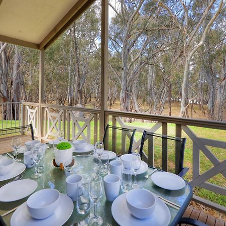 Deniliquin Riverside Caravan Park ภายนอก รูปภาพ