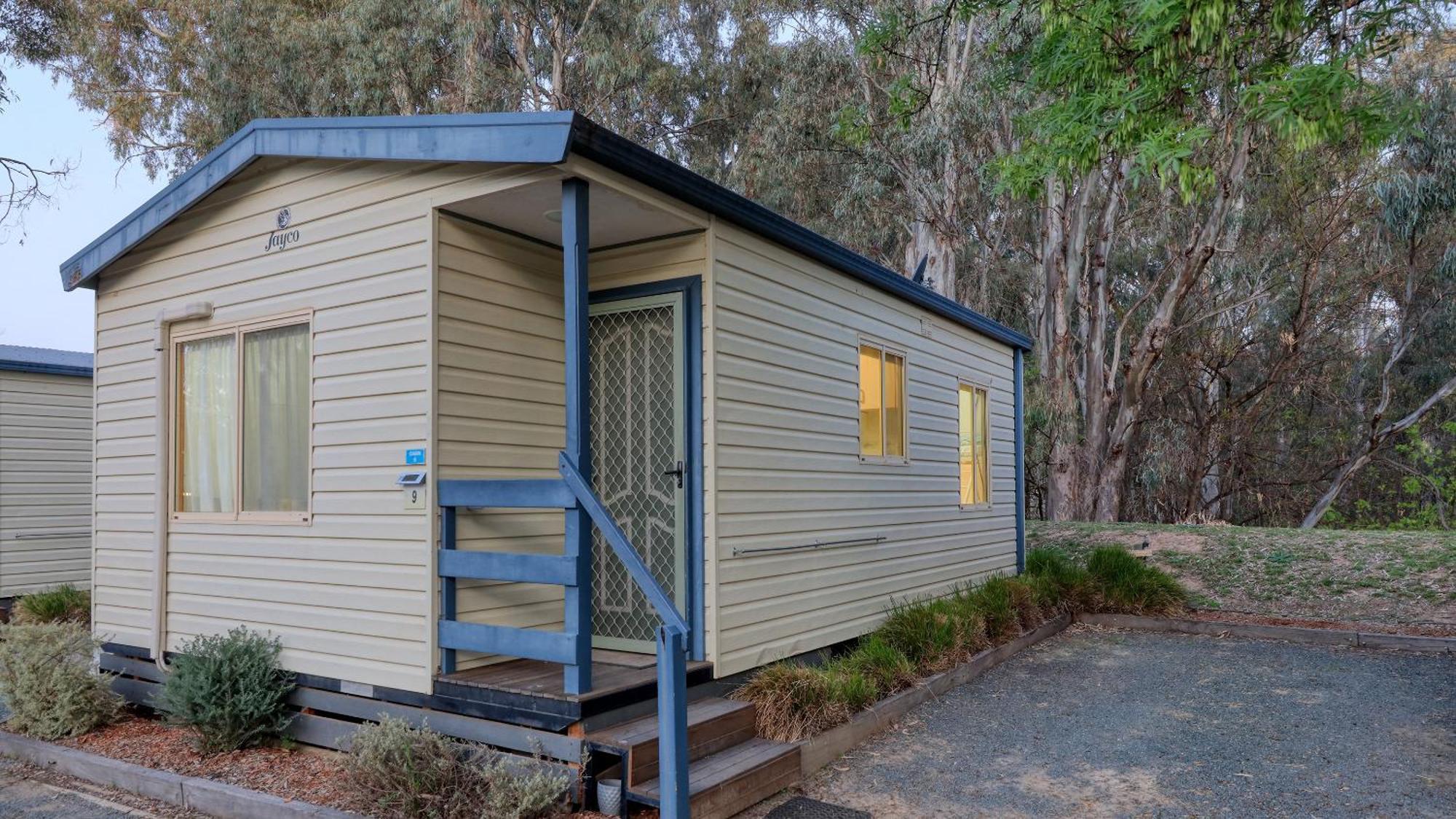 Deniliquin Riverside Caravan Park ภายนอก รูปภาพ