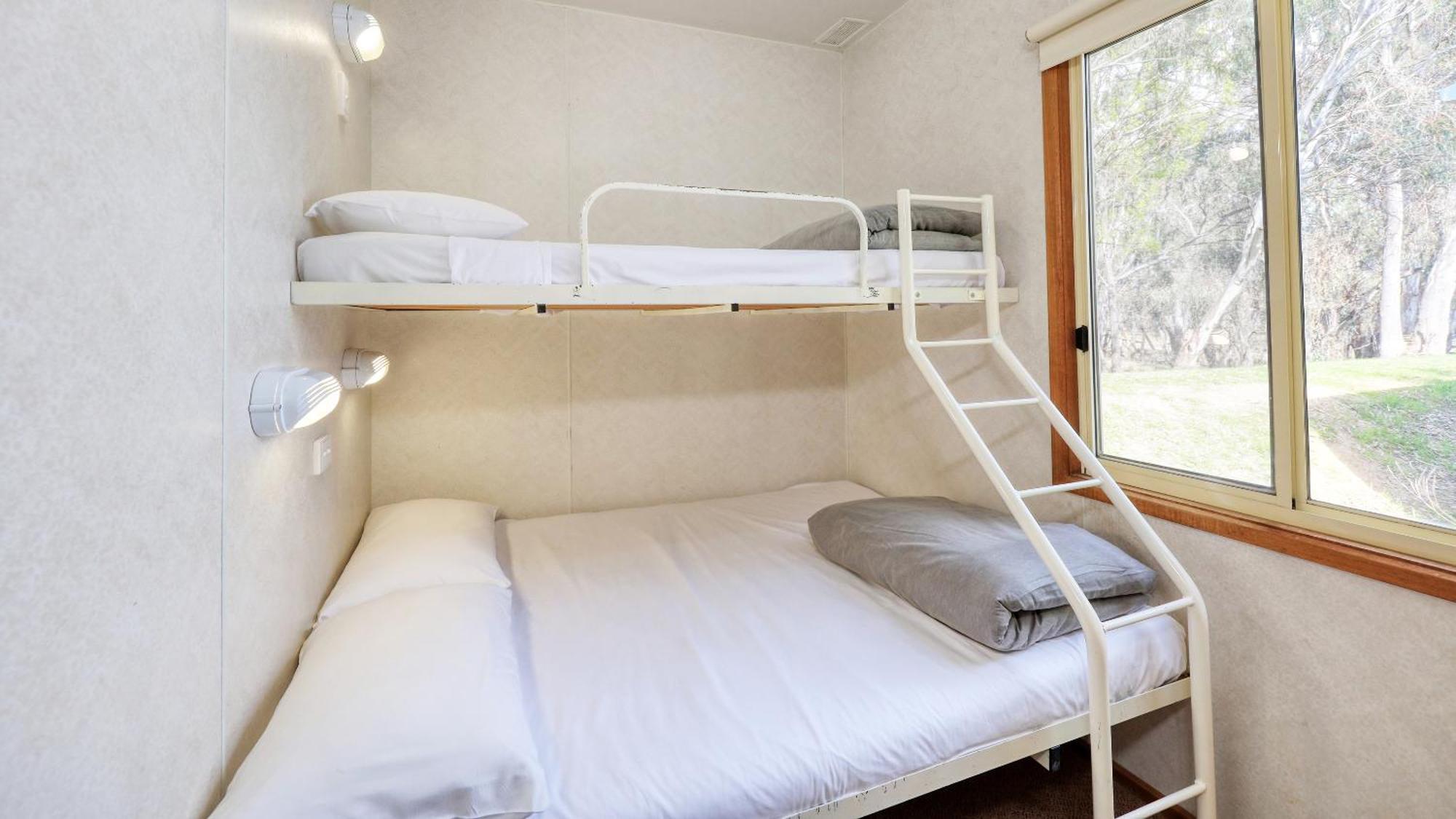 Deniliquin Riverside Caravan Park ภายนอก รูปภาพ