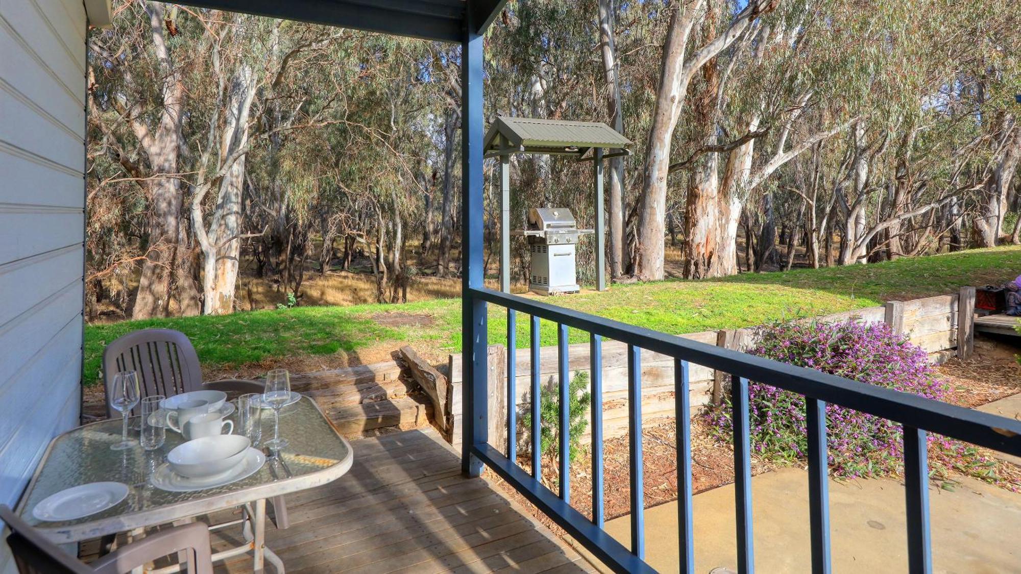 Deniliquin Riverside Caravan Park ภายนอก รูปภาพ