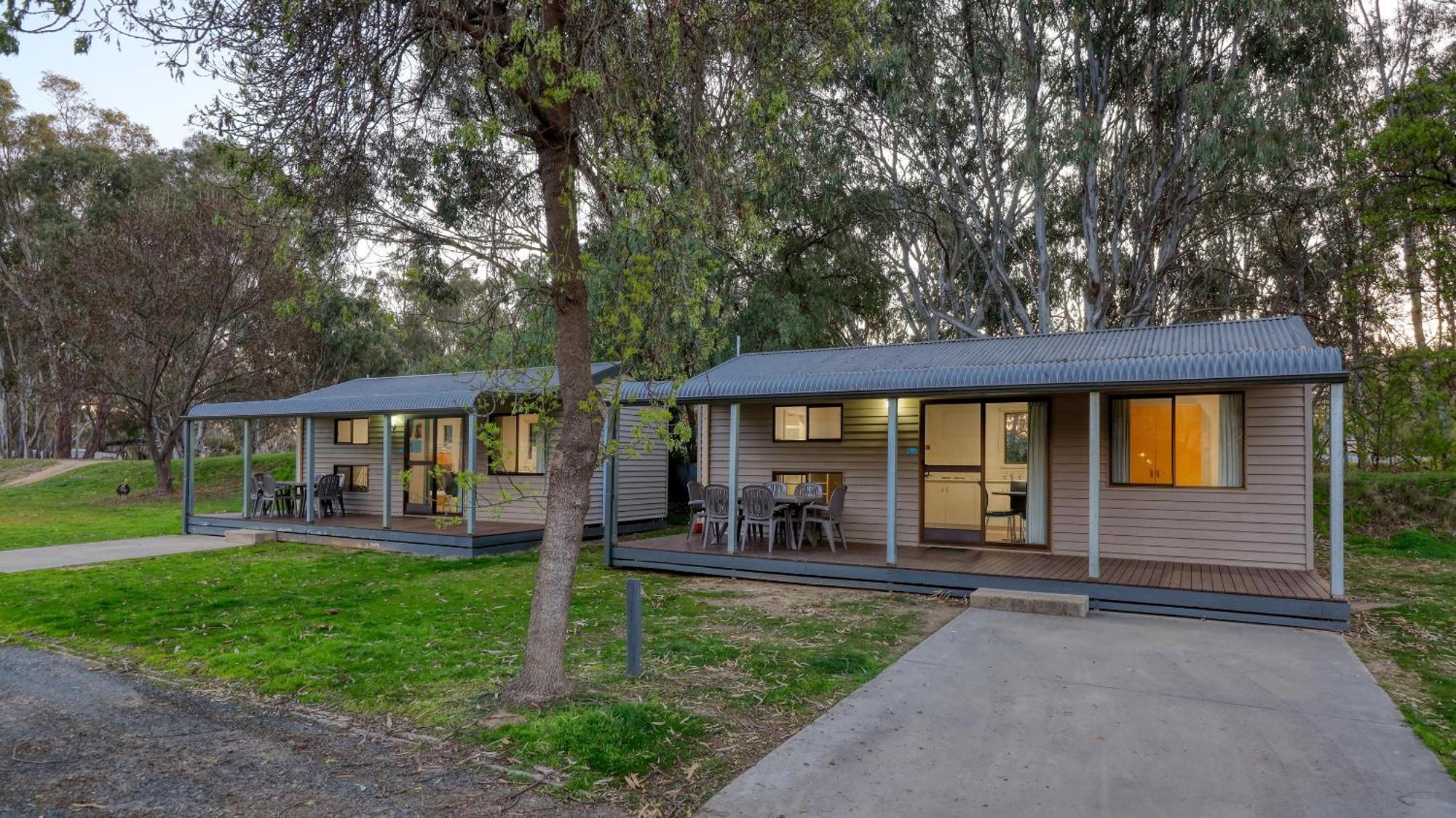 Deniliquin Riverside Caravan Park ภายนอก รูปภาพ