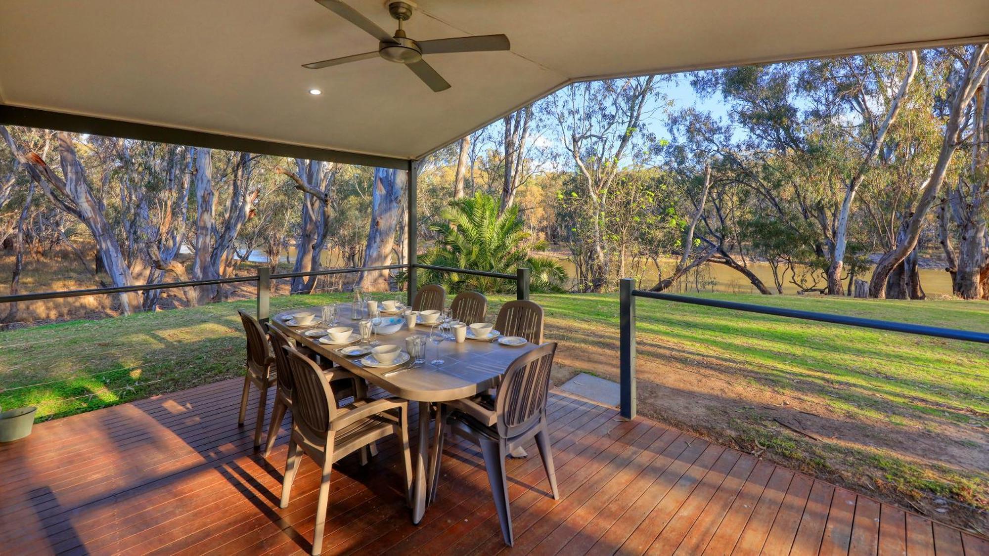 Deniliquin Riverside Caravan Park ภายนอก รูปภาพ