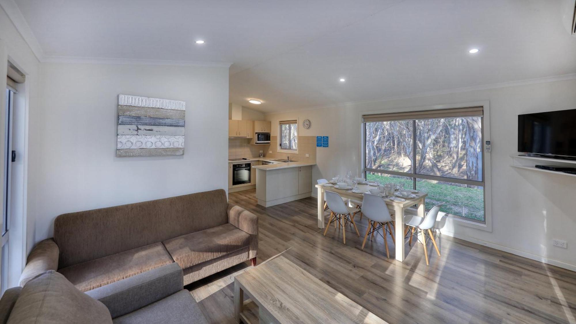 Deniliquin Riverside Caravan Park ภายนอก รูปภาพ