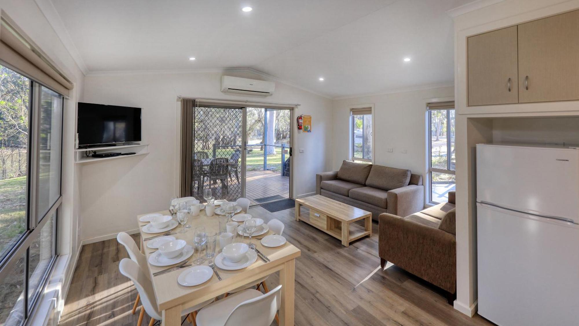 Deniliquin Riverside Caravan Park ภายนอก รูปภาพ