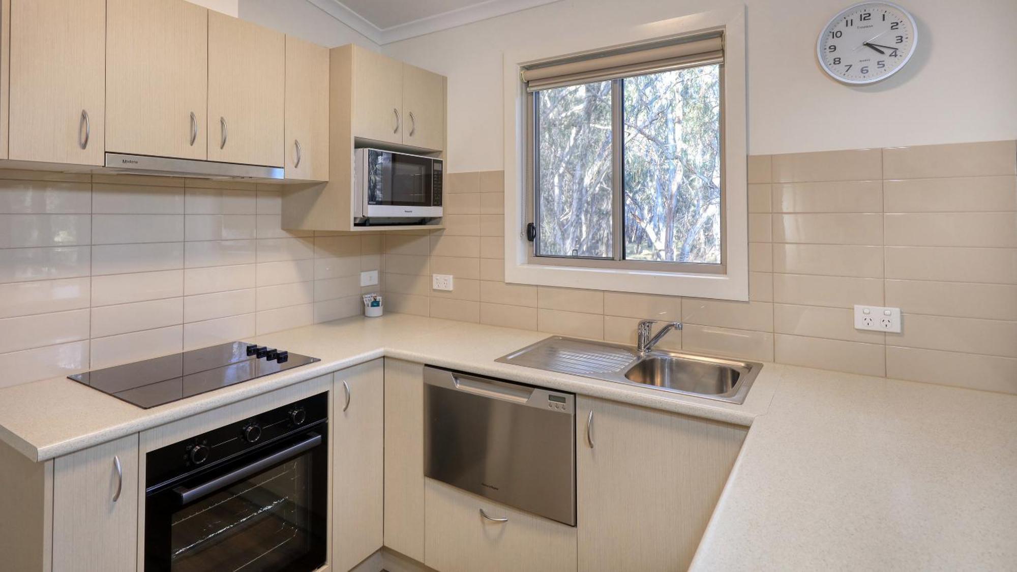 Deniliquin Riverside Caravan Park ภายนอก รูปภาพ