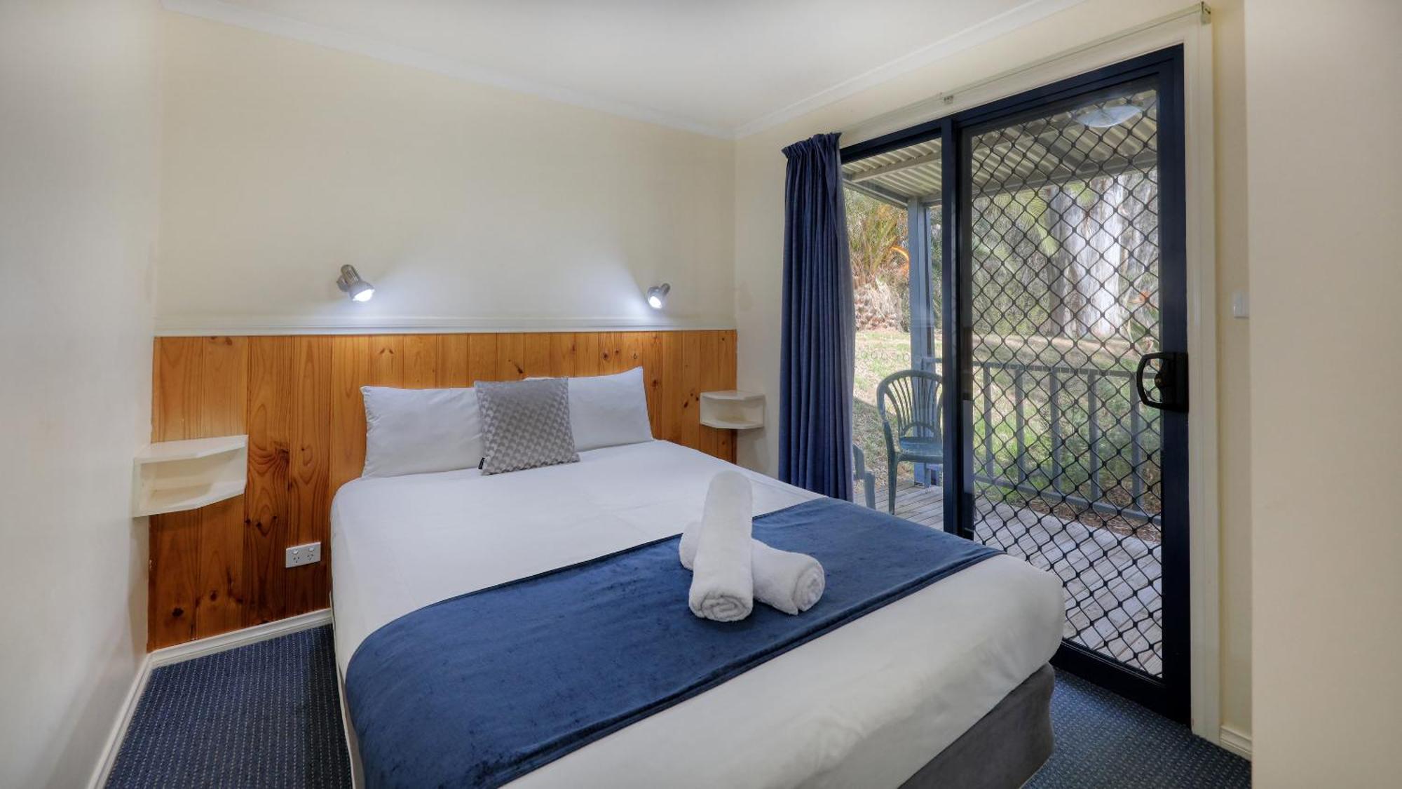 Deniliquin Riverside Caravan Park ภายนอก รูปภาพ