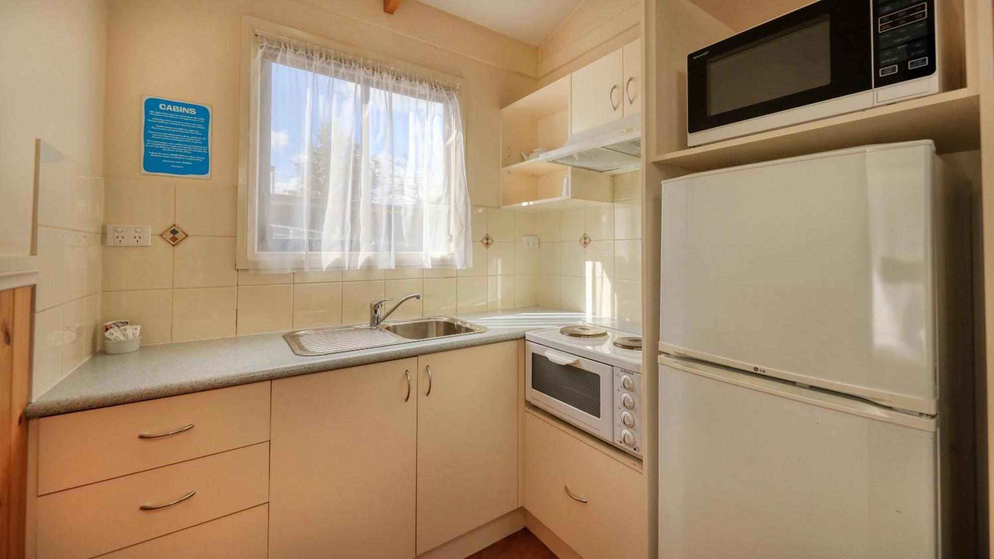 Deniliquin Riverside Caravan Park ภายนอก รูปภาพ