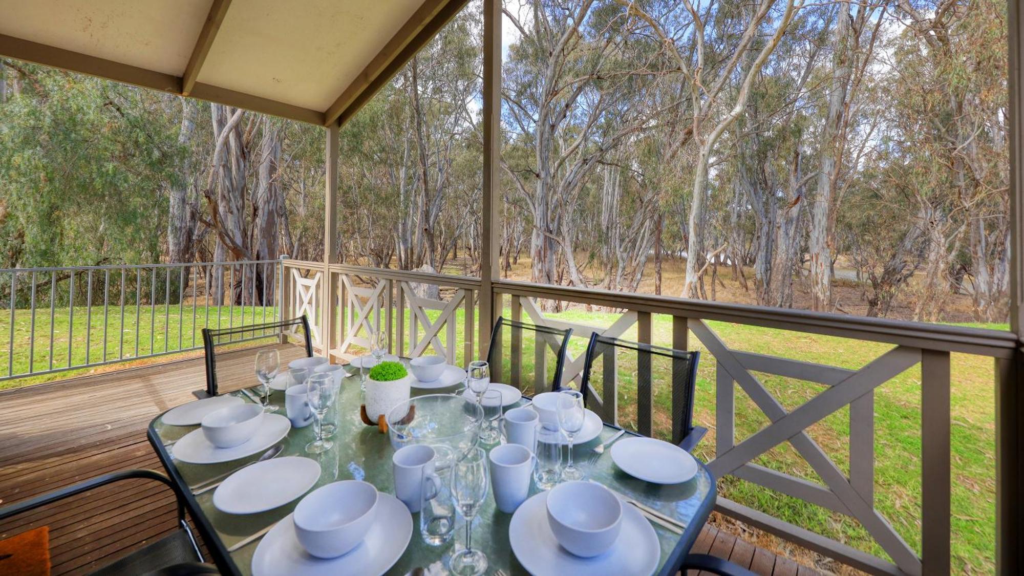 Deniliquin Riverside Caravan Park ภายนอก รูปภาพ