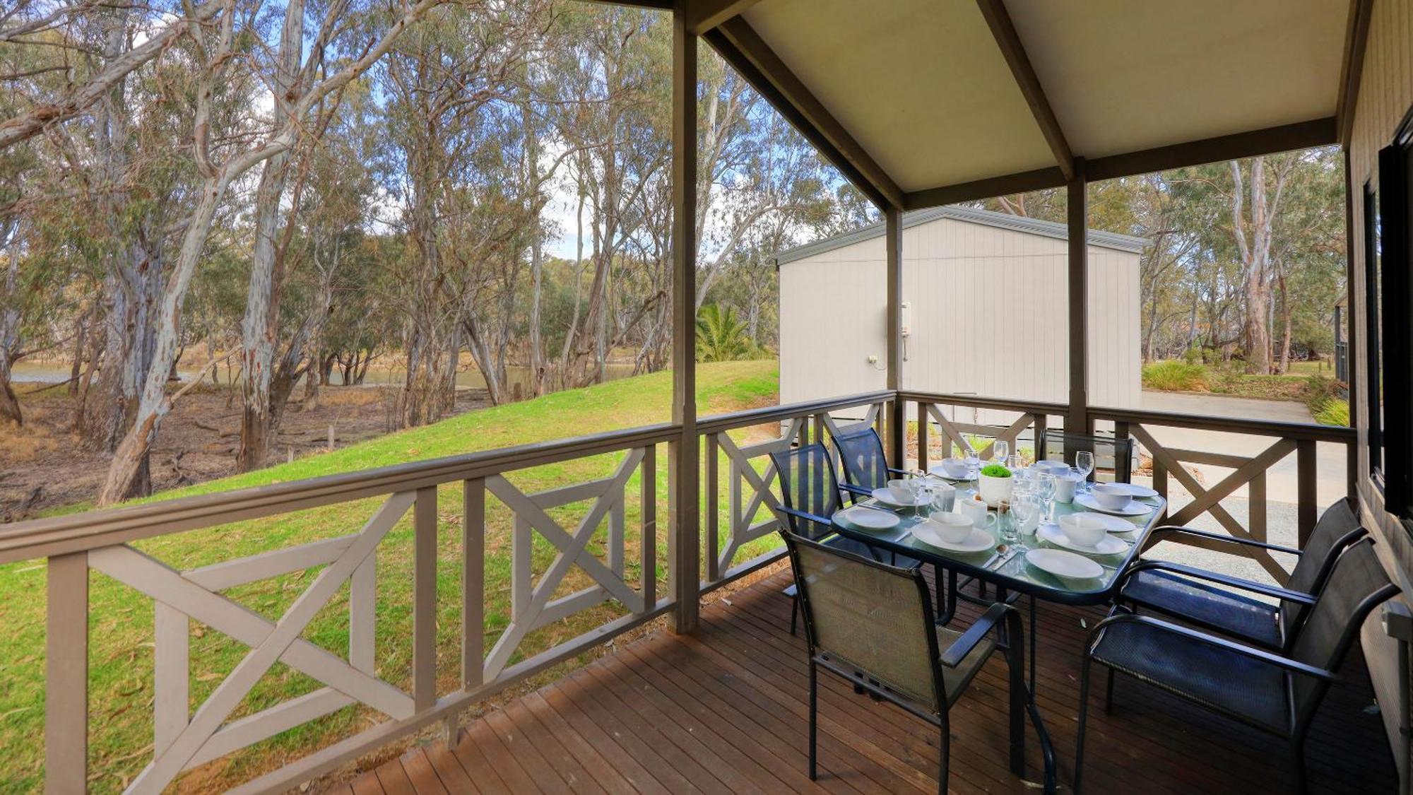 Deniliquin Riverside Caravan Park ภายนอก รูปภาพ
