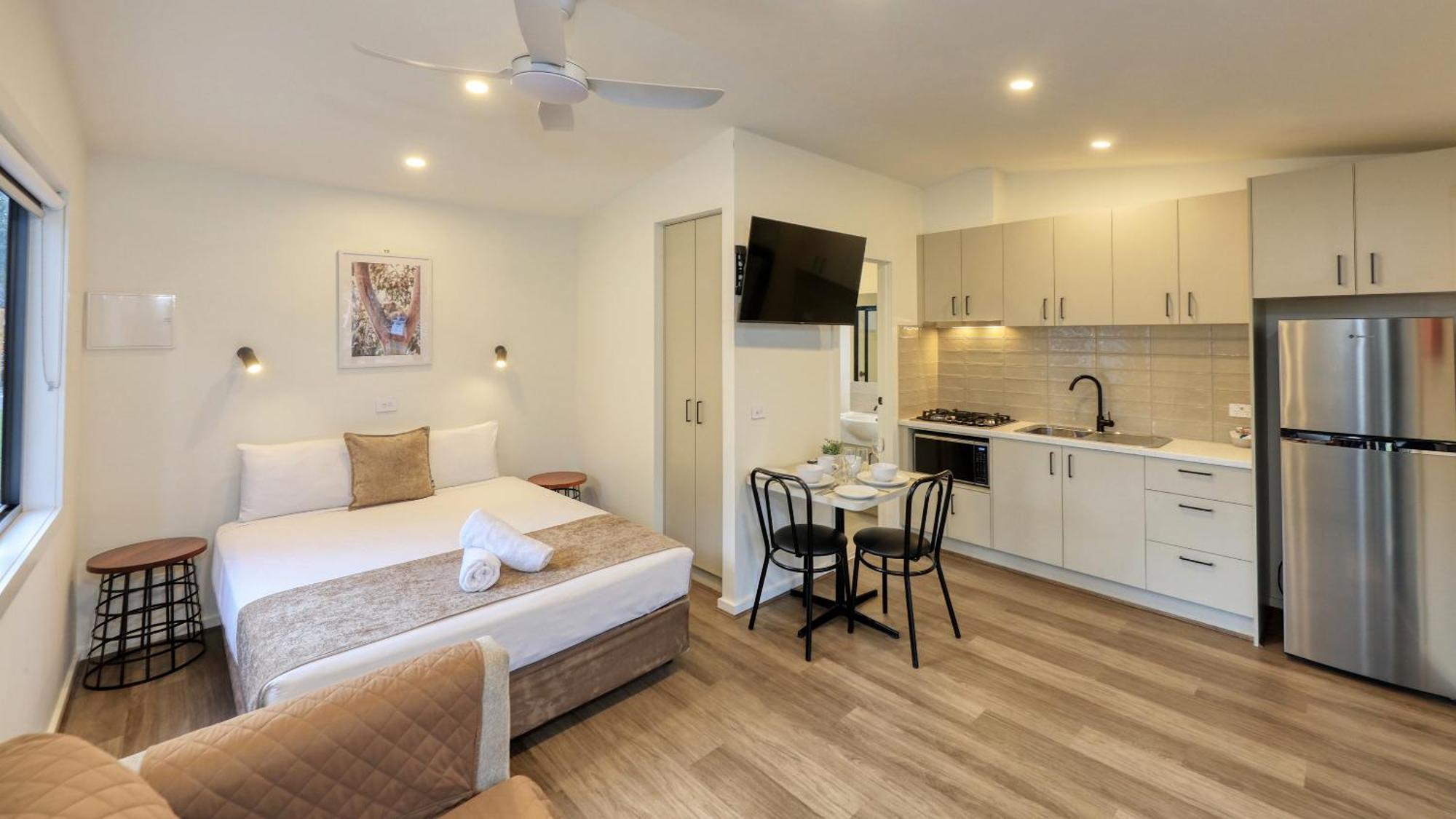 Deniliquin Riverside Caravan Park ภายนอก รูปภาพ