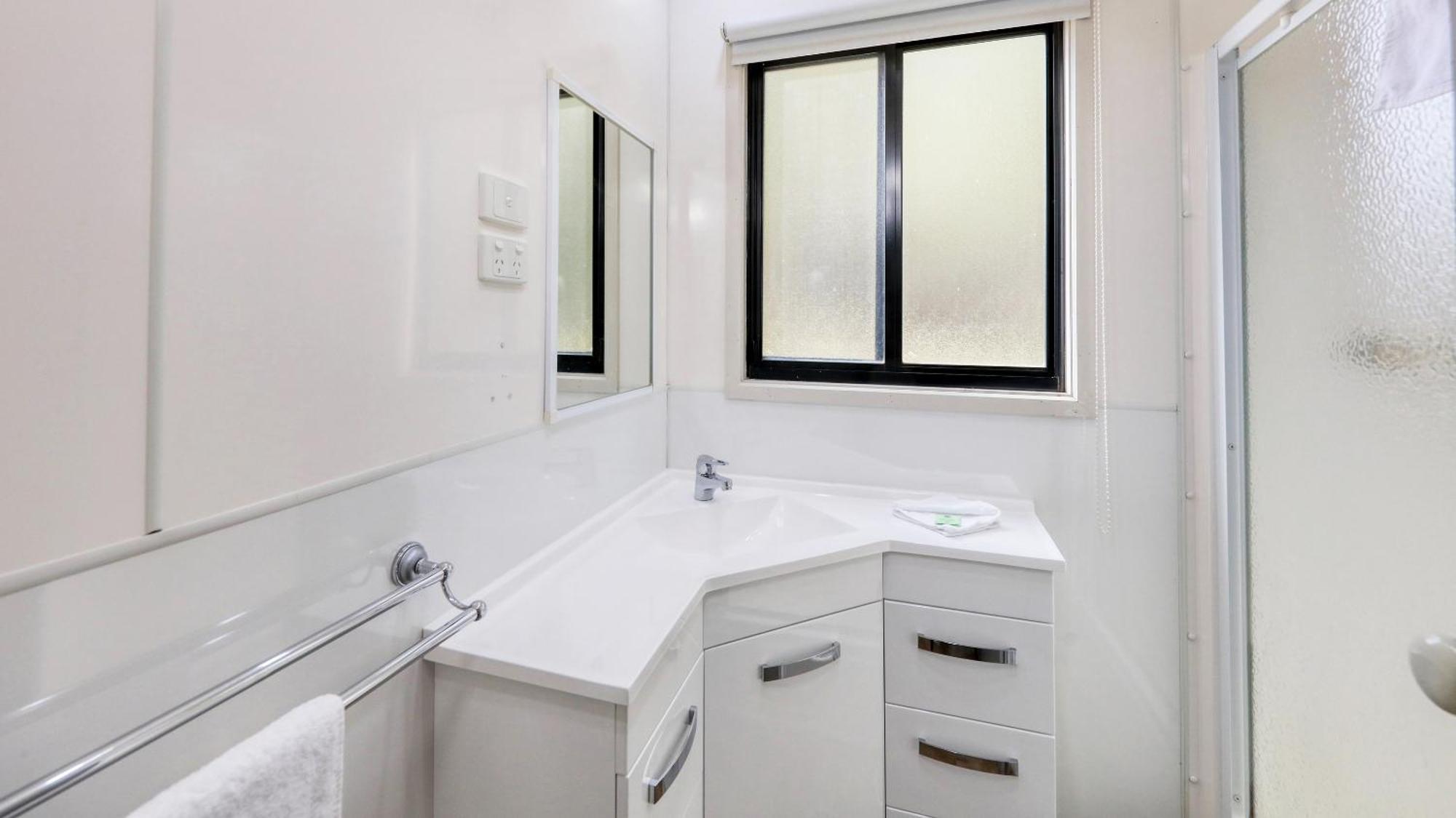 Deniliquin Riverside Caravan Park ภายนอก รูปภาพ