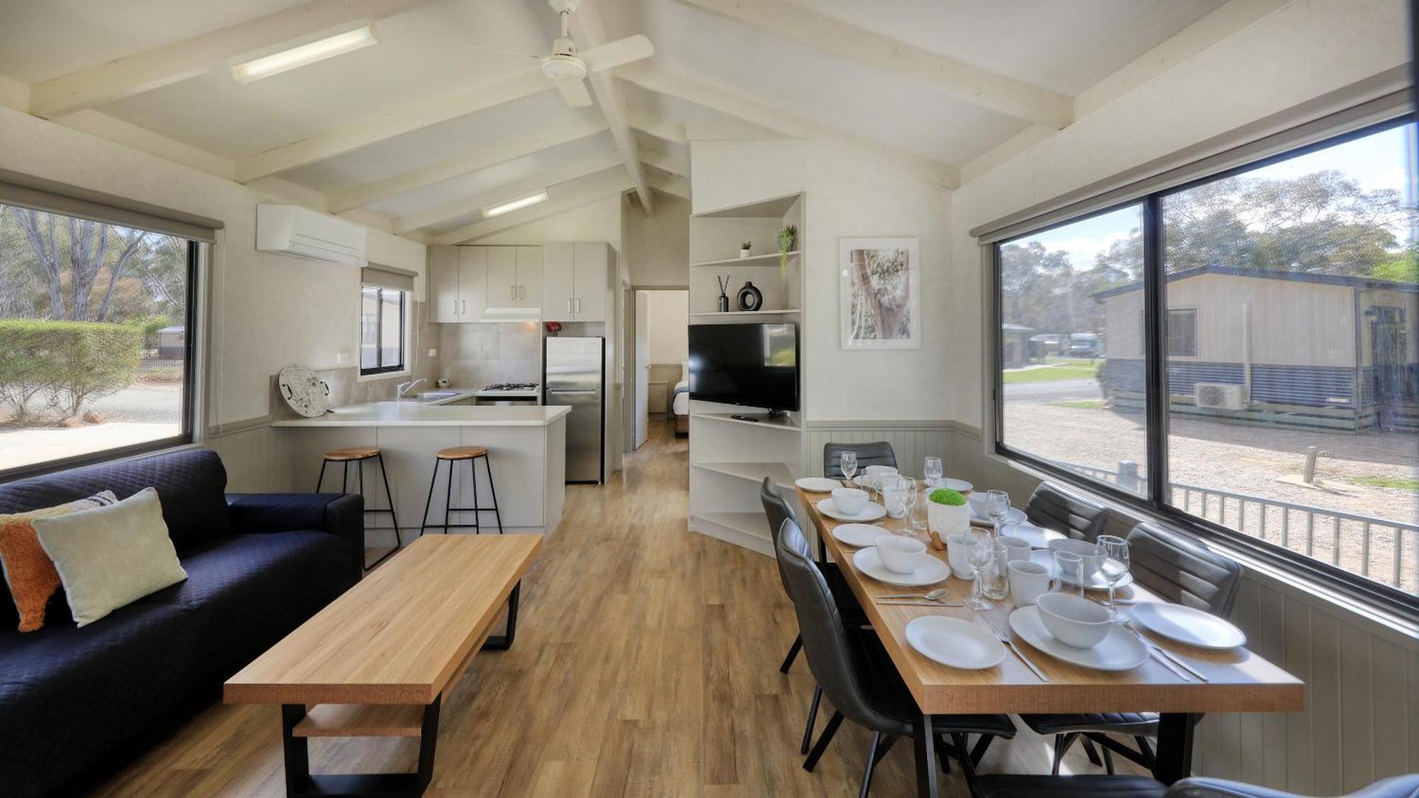 Deniliquin Riverside Caravan Park ภายนอก รูปภาพ