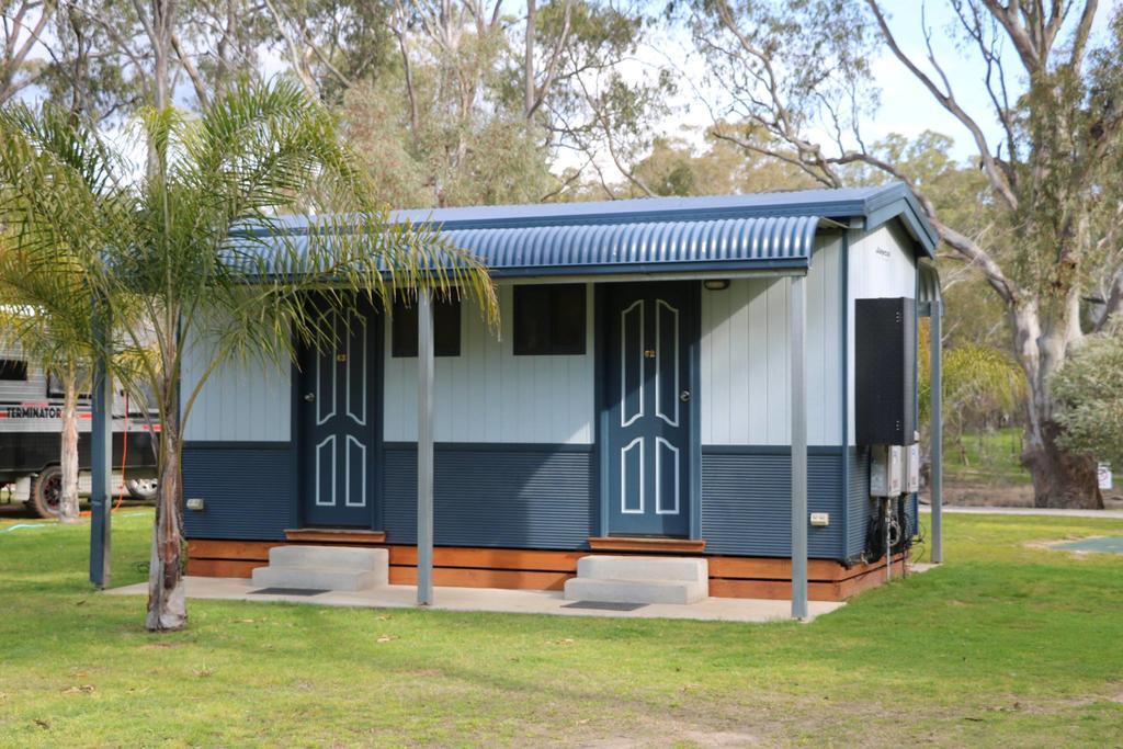 Deniliquin Riverside Caravan Park ภายนอก รูปภาพ