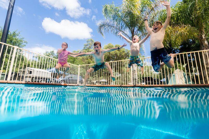 Deniliquin Riverside Caravan Park ภายนอก รูปภาพ